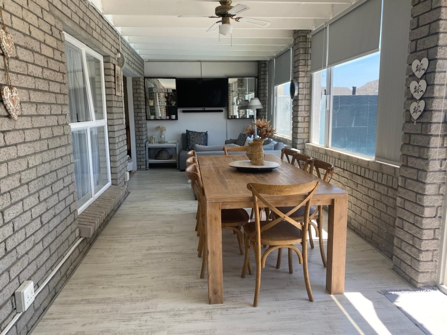 4 Bedroom Property for Sale in Pringle Bay Western Cape